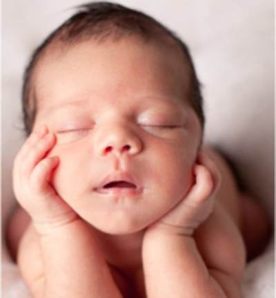  ساعدي طفلك على الاستيقاظ وهو سعيد هكذا