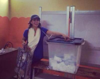 صورة منى زكي بدون مكياج