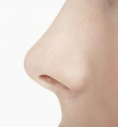 حاسة الشم .. ما أسباب فقدانها؟