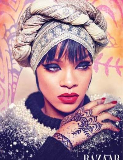 ريهانا بإطلالات شرقية .. بالحجاب والبرقع للعالم العربي