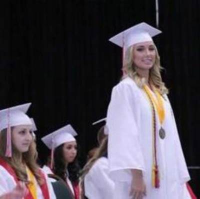 إبنة إمينم تتخرج من المدرسة .. وتهديه كلمات مؤثرة