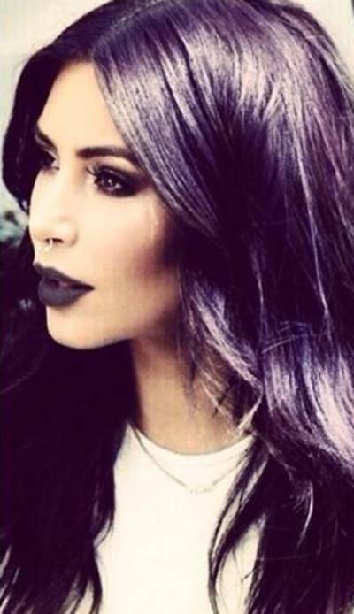 كيم كارداشيان تطلّ بلوك غريب وصادم