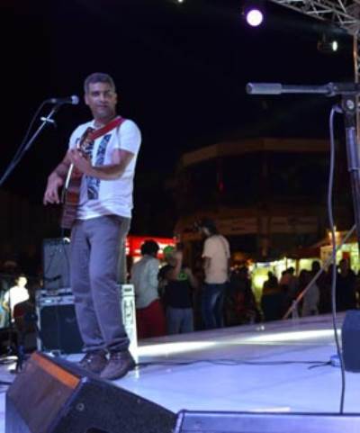 بالصور .. فريقى "مسار إجبارى" و"وسط البلد" يشعلا حماس الجمهور بشرم الشيخ