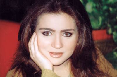 حقيقة العلاقة العاطفية بين أبو هشيمة ومي عز الدين