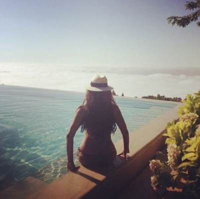 صورة إليسا بملابس البحر