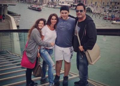 شاهد عاصي الحلاني وأسرته فى رحلة إيطاليا
