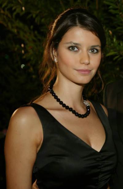  ضحكات بيرين سآت تتغلب على خوفها في تحدي الثلج