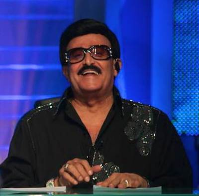  بالفيديو .. سمير غانم يرفض "تحدي الثلج" .. فلماذا؟