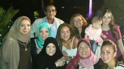 شمس البارودي تظهر في عقد قران نجل شقيقتها