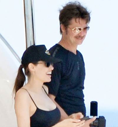 بالصور براد بيت وأنجيلينا جولي يقضيان شهر العسل على متن يخت فاخر في مالطا