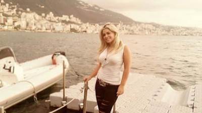  مادلين مطر تشعل الجمهور بصورها على البحر 
