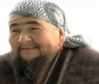 صورة امرأة كازاخية بلحيه طولها 20 سم