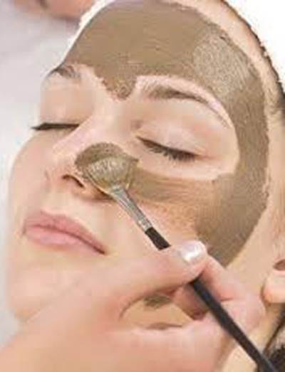  قناع الطين لبشرة بلا حبوب أو بثور