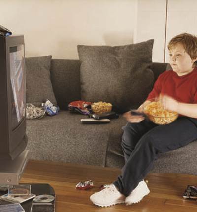 إعلانات الأغذية .. هل يمكن أن تتسبب بزيادة الوزن؟