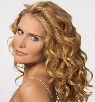 نصائح ناعمة لصاحبة الشعر المجعد