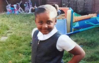  أرادت ركن سيارتها فدهست ابنتها