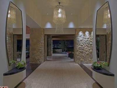  تحفة منزل النجمة جنيفر أنيستون في بيفرلي هيلز