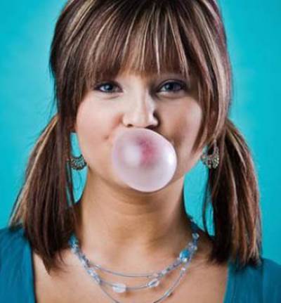 العلكة تزيد اضطرابات القولون العصبى!.. أحذريها !!