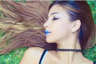 ابنة نوال الزغبي تخطف أنظار متابعيها بأحمر شفاه باللون "الأزرق"!