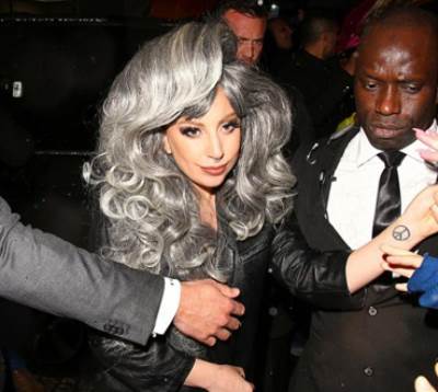 ليدي جاجا يشيب شعرها في ميلانو