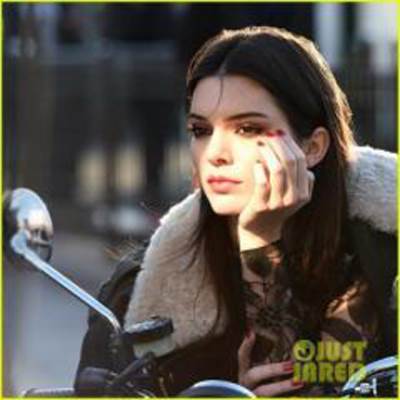 كيندل جينر الوجه الإعلاني الجديد لـ Estee Lauder