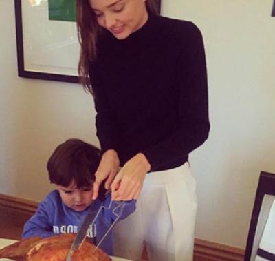 ميراندا كير تحتفل بعيد الشكر مع إبنها