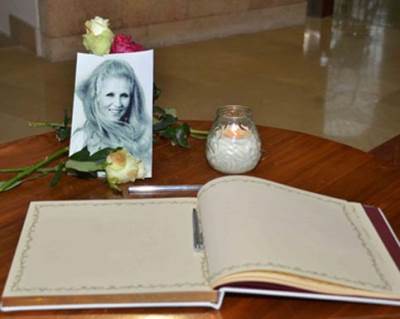  بالصور .. النجوم يقومون بواجب العزاء في رحيل الشحرورة