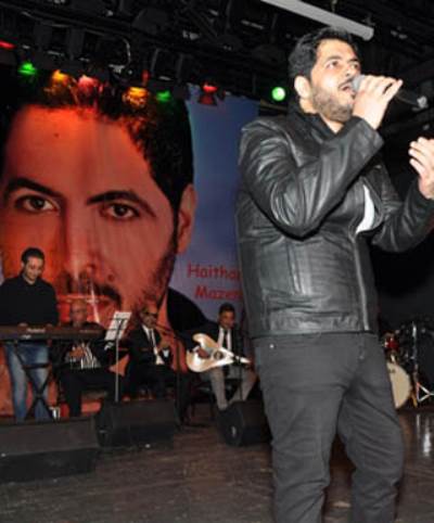 بالصور .. هيثم مازن يجمع بين الغناء الصوفي والموسيقى الغربية