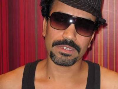 سامح حسين يفاجيء جمهوره بـ"لوك" غريب