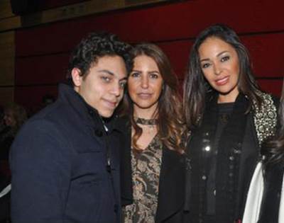 صور داليا البحيري مع شقيقتها وولديها