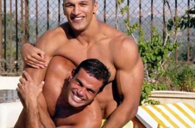 عمرو دياب يتحدي كرم جابر في الملاكمه