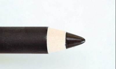 عروس تفقد بصرها بسبب الكحل