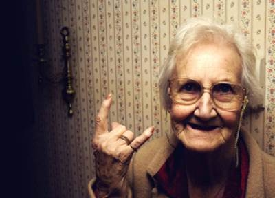 الكذب بشأن العمر الحقيقي يطيل العمر