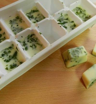 بعض الأعشاب لطعام وشراب خالي من السكر