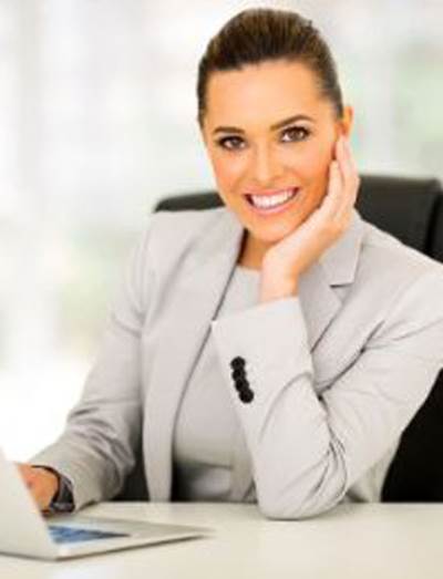 5 ملابس ممنوعة عليك في العمل .. تعرفى عليهم