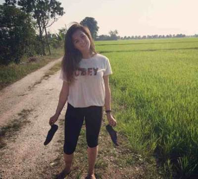   شاهد أبنة عاصي الحلاني حافية القدمين وبدون ماكياج