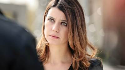 صورة التركية "فاطمة" تحتفل بعيد الحب تحت الماء