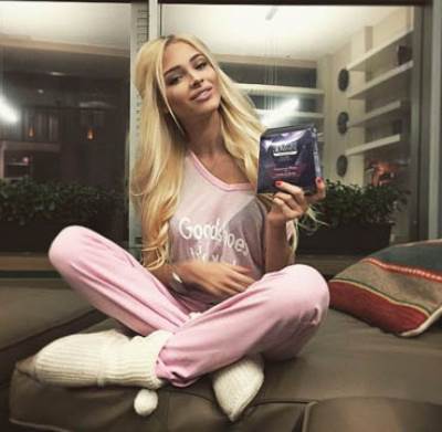   شاهد الحسناء الروسية ألينا شيشكوفا بملابس البيت وبدون ماكياج