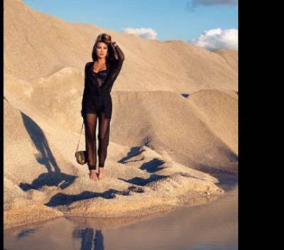 شاهد مايا دياب حافية القدمين بالصحراء بأنوثة طاغية