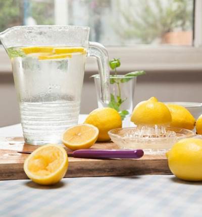  20 سببا سيدفعك لشرب ماء الليمون كل صباح