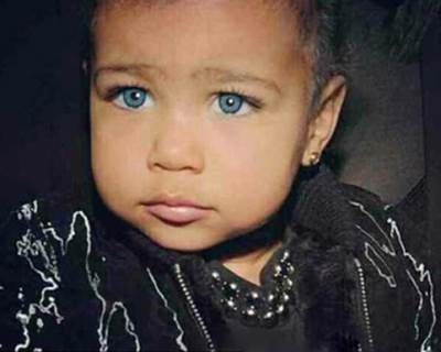 هل وضعت كيم كارداشيان لابنتها العدسات اللاصقة؟