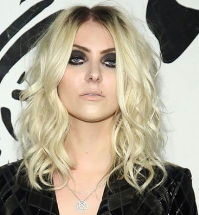 هؤلاء المشاهير لا يبتسمون أبدا .. لماذا؟