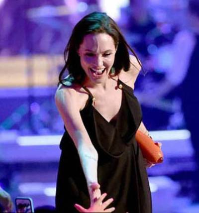 صور أنجلينا جولي في ظهورها الأول بعد العملية الخطيرة التي خضعت لها