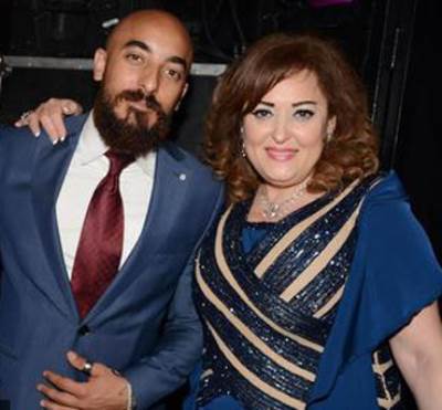 صورة ستفاجئكم لنهال عنبر مع ابنها الممثل الشاب في مناسبة اجتماعية