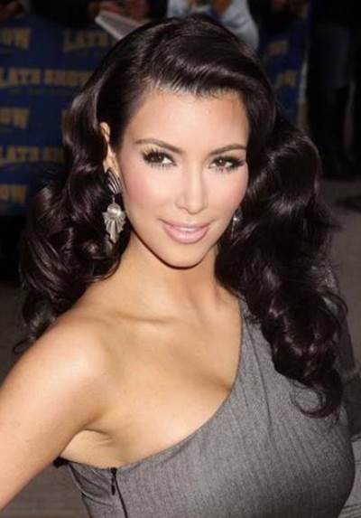 كيم كارداشيان تستعين بإختصاصية تغذية لتجنب مشاكل حملها