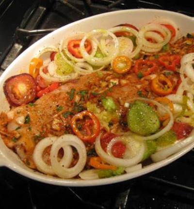 طاجن سمك فيليه بصلصة الشارمولا