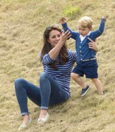 الأمير جورج يخطف الأنظار من أفراد عائلته المالكة