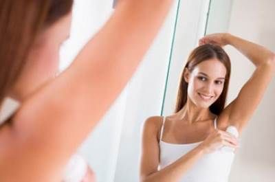 الملابس الصناعية تزيد من رائحة العرق الكريهة