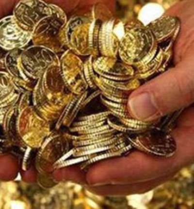 سعودي يتطلع لدخول موسوعة "جينيس" برسم جدارية من 50 ألف عملة معدنية