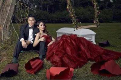 بالصور .. عروسان يبدأن حياتهما بالتابوت